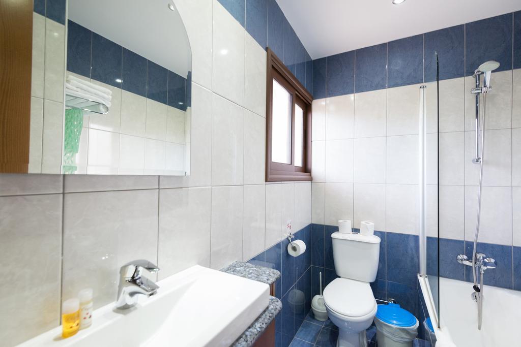 Deluxe Studio (2 Adults + 1 Child)